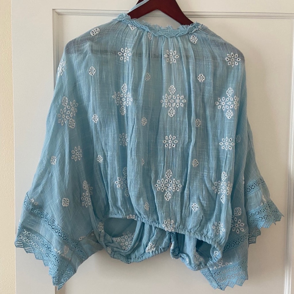 NWOT Free People Blouse blue with emboridery - Picture 4 of 4